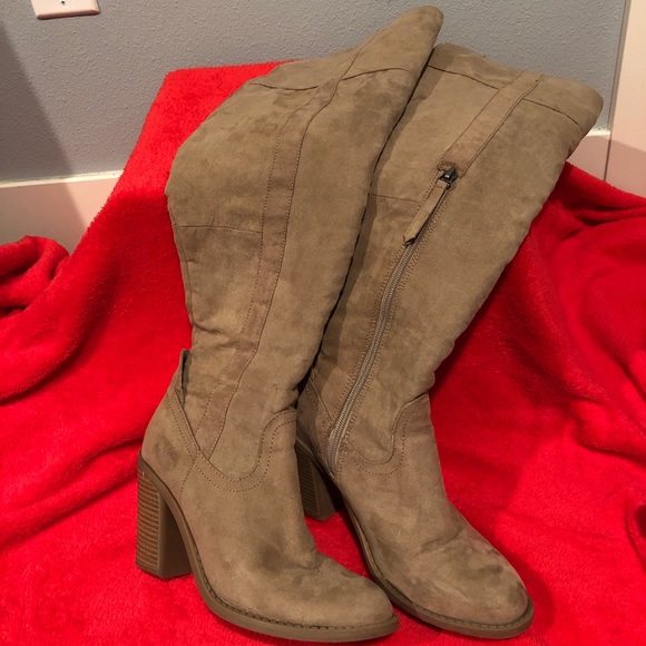 Boots - Picture 1 of 2